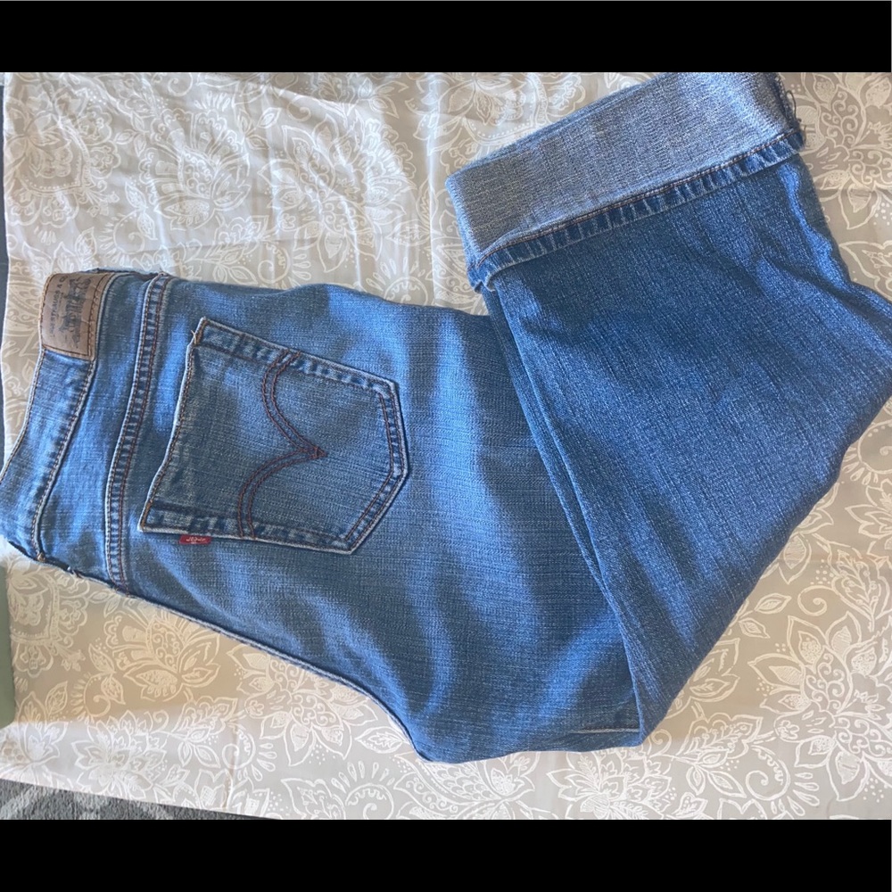 LEVIS Cuffed Capris - Picture 2 of 4